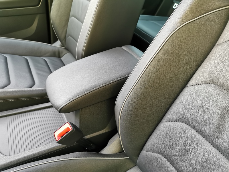 Image Volkswagen TIGUAN R-Line Exclusive 4Motion 2.0 TDI 200 ch DSG7 Cuir électrique à mémoire chauffant Volant chauffant To