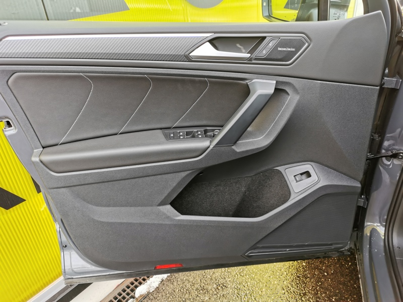 Image Volkswagen TIGUAN R-Line Exclusive 4Motion 2.0 TDI 200 ch DSG7 Cuir électrique à mémoire chauffant Volant chauffant To