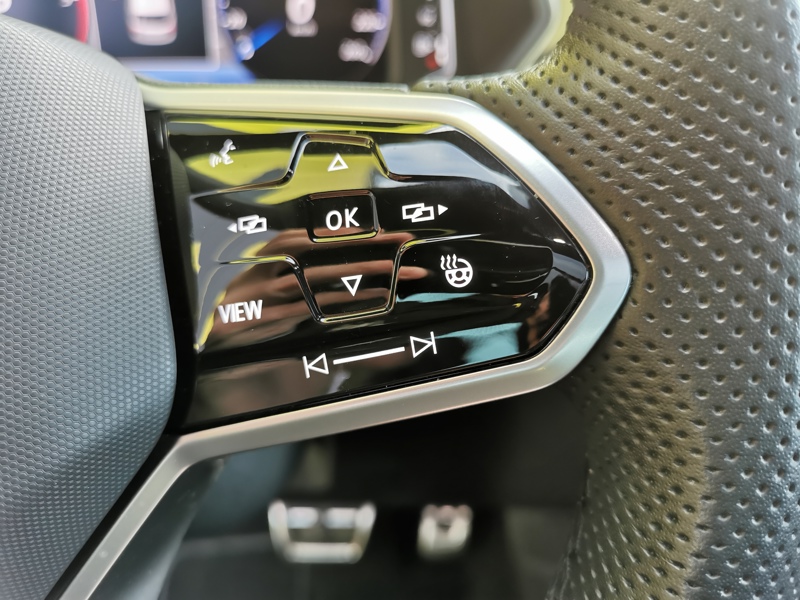 Image Volkswagen TIGUAN R-Line Exclusive 4Motion 2.0 TDI 200 ch DSG7 Cuir électrique à mémoire chauffant Volant chauffant To