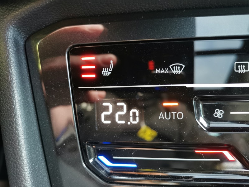 Image Volkswagen TIGUAN R-Line Exclusive 4Motion 2.0 TDI 200 ch DSG7 Cuir électrique à mémoire chauffant Volant chauffant To