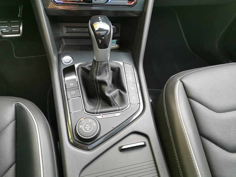 Image Volkswagen TIGUAN R-Line Exclusive 4Motion 2.0 TDI 200 ch DSG7 Cuir électrique à mémoire chauffant Volant chauffant To