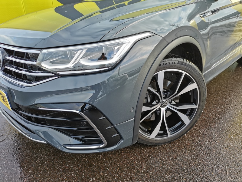 Image Volkswagen TIGUAN R-Line Exclusive 4Motion 2.0 TDI 200 ch DSG7 Cuir électrique à mémoire chauffant Volant chauffant To