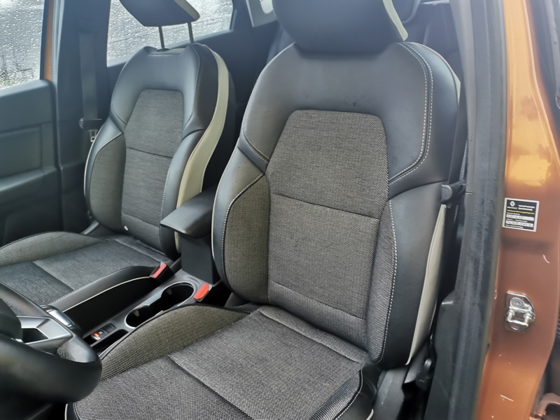 Image RENAULT CAPTUR CAPTUR 1.3 TCE 130CH Intens 1.3 TCE 130 ch BVA7 Bluetooth Radar de stationnement Clim auto Régulateur/Limiteur Feux auto 