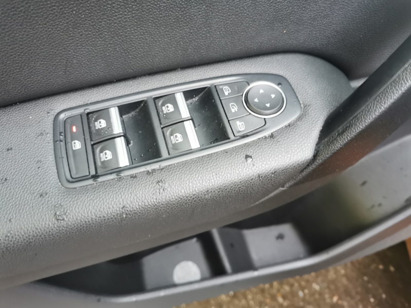 Image RENAULT CAPTUR CAPTUR 1.3 TCE 130CH Intens 1.3 TCE 130 ch BVA7 Bluetooth Radar de stationnement Clim auto Régulateur/Limiteur Feux auto 