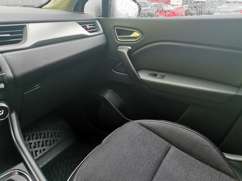 Image RENAULT CAPTUR CAPTUR 1.3 TCE 130CH Intens 1.3 TCE 130 ch BVA7 Bluetooth Radar de stationnement Clim auto Régulateur/Limiteur Feux auto 