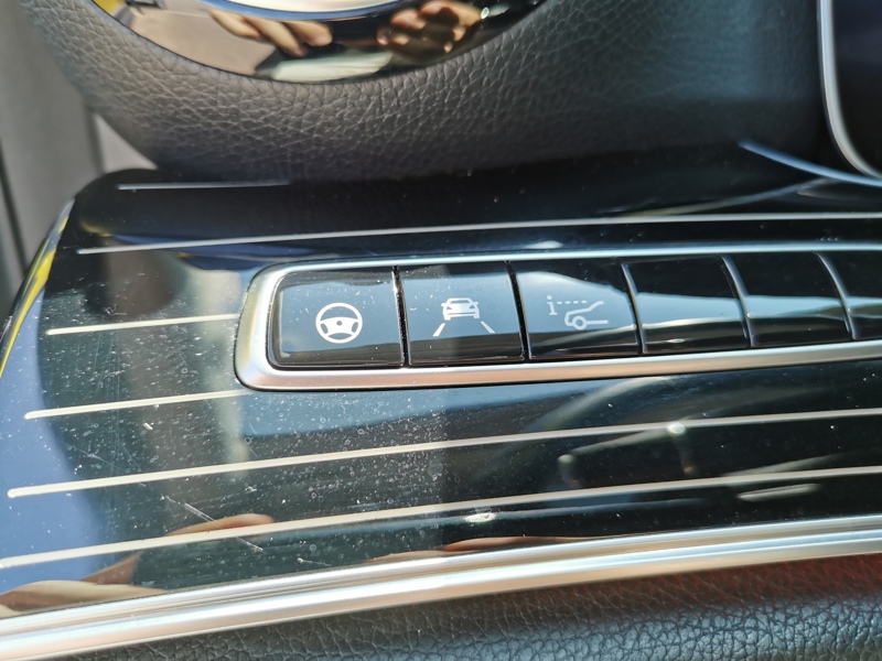 Image Mercedes-Benz 汃獡敳䔠䈠牥楬敮 E 400 4MATIC Fascination 9G-tronic Siège électrique à mémoire chauffant/ventilé Attelage Toit ouvran