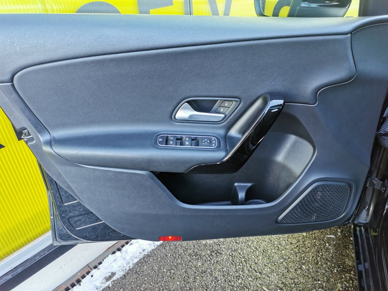 Image Mercedes-Benz CLASSE A 200 d Business Line  Régulateur/Limiteur Toit ouvrant Gps Bluetooth Caméra Clim auto  