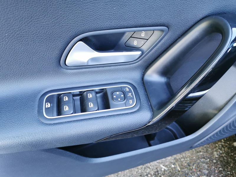 Image Mercedes-Benz CLASSE A 200 d Business Line  Régulateur/Limiteur Toit ouvrant Gps Bluetooth Caméra Clim auto  