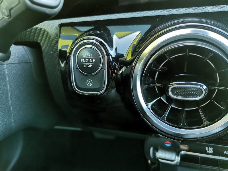 Image Mercedes-Benz CLASSE A 200 d Business Line  Régulateur/Limiteur Toit ouvrant Gps Bluetooth Caméra Clim auto  