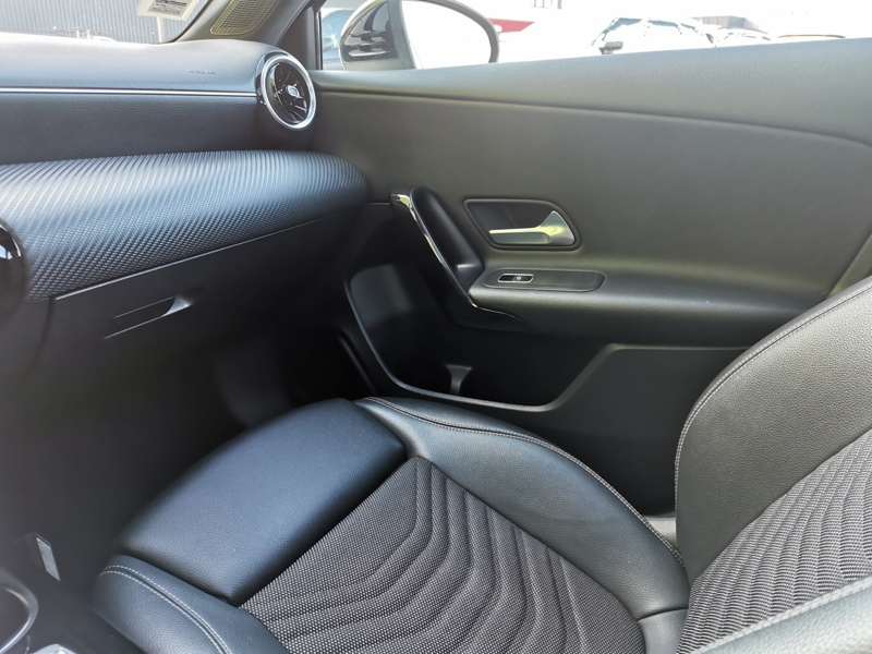 Image Mercedes-Benz CLASSE A 200 d Business Line  Régulateur/Limiteur Toit ouvrant Gps Bluetooth Caméra Clim auto  