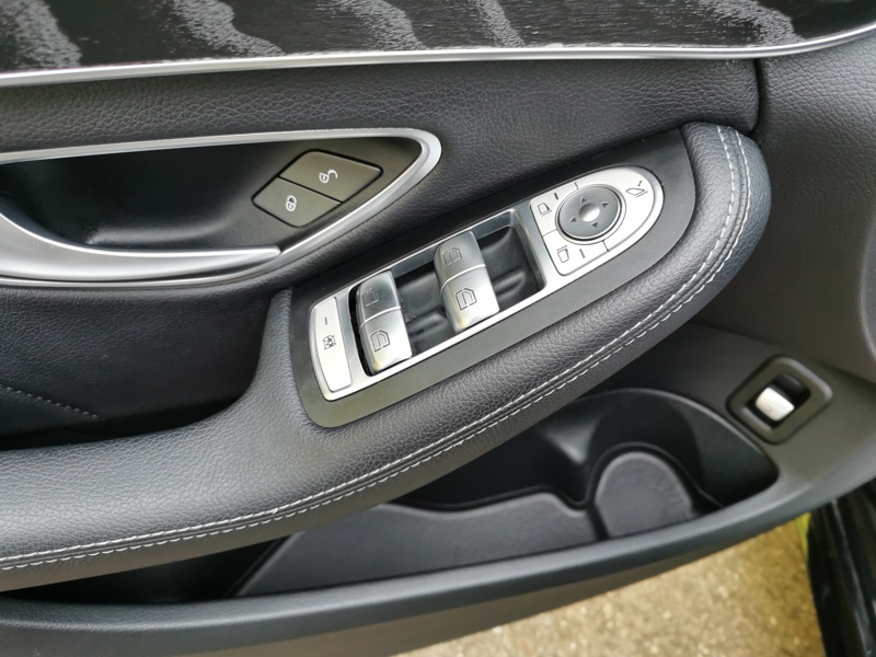 Image Mercedes-Benz CLASSE C BERLINE 350 e Berline Sportline Plug-in Hybrid Toit ouvrant Bluetooth Caméra 360 Clim Bi-zone Feux auto  