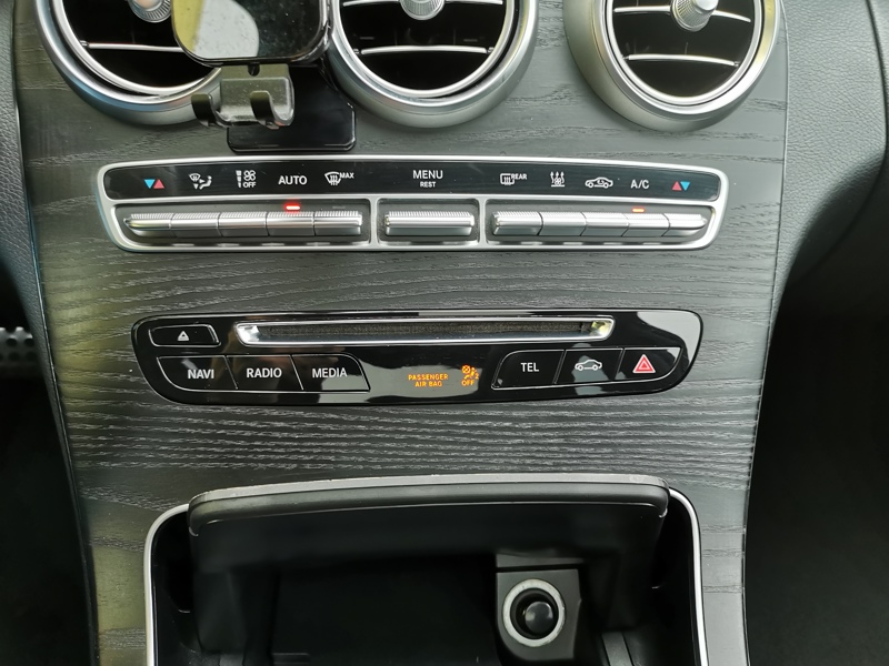 Image Mercedes-Benz CLASSE C BERLINE 350 e Berline Sportline Plug-in Hybrid Toit ouvrant Bluetooth Caméra 360 Clim Bi-zone Feux auto  