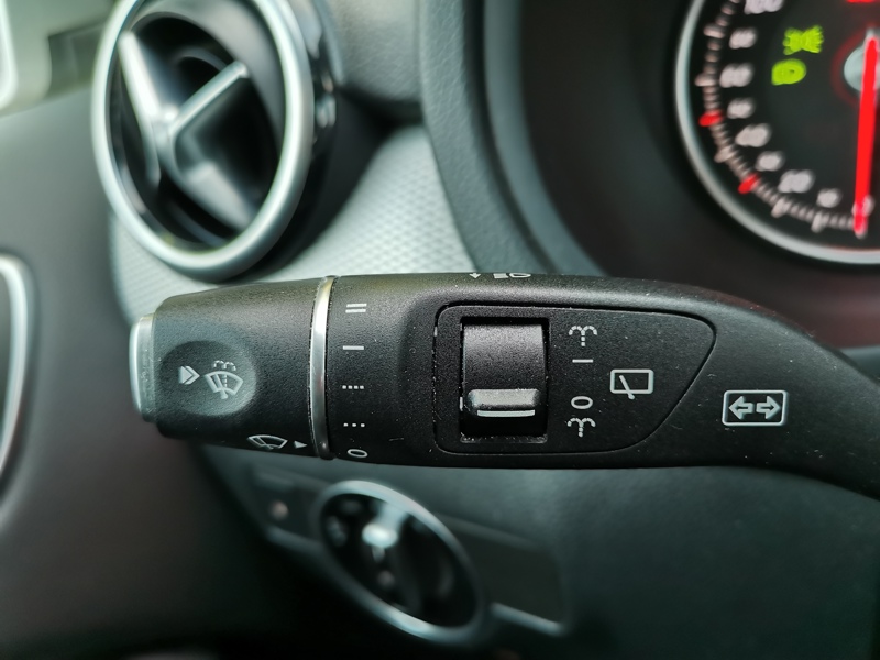 Image Mercedes-Benz CLASSE B 180 d Urban 110 ch BVA Gps Bluetooth Caméra Clim Bi-zone Feux auto 