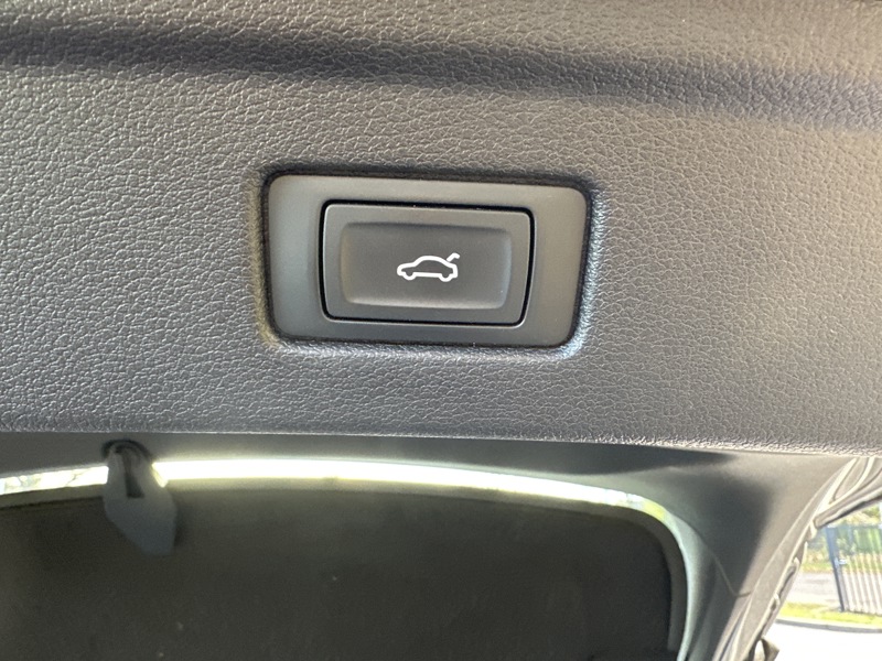 Image Audi 㕁匠佐呒䅂䭃㐠‰䑔⁉〲‴䡃匠吭 CAMERA DE RECUL   SIEGES CHAUFFANTS ENTIEREMENT SUIVI AUDI   CHARGEUR A INDUCTION 2.0 204 ch S-troni