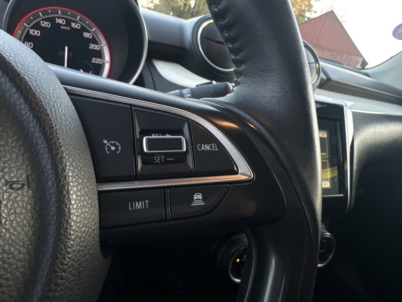 Image Suzuki SWIFT Privilege 1.0 111 ch - Camera de recul - sièges AV chauffant android auto 