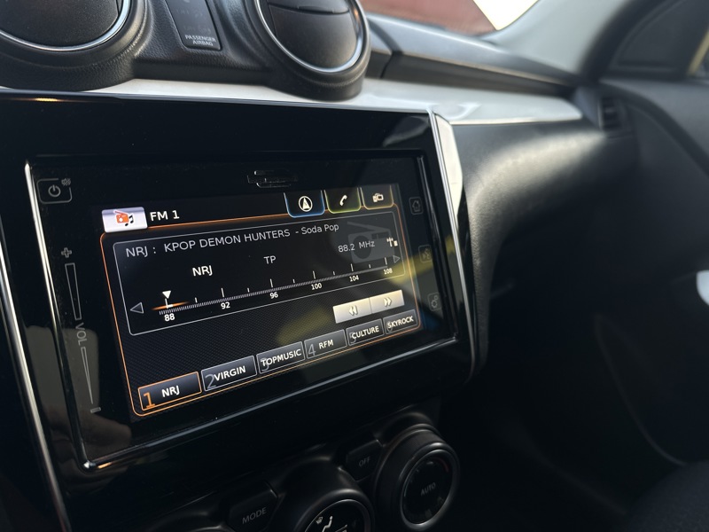 Image Suzuki SWIFT Privilege 1.0 111 ch - Camera de recul - sièges AV chauffant android auto 