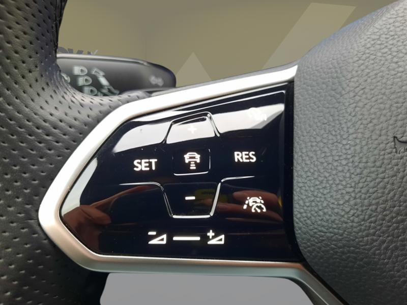 Image Volkswagen GOLF VIII BERLINE 1.5 eTSI 150 ch R-Line 1st DSG7 CAMERA ACC HISTORIQUE COMPLET VW