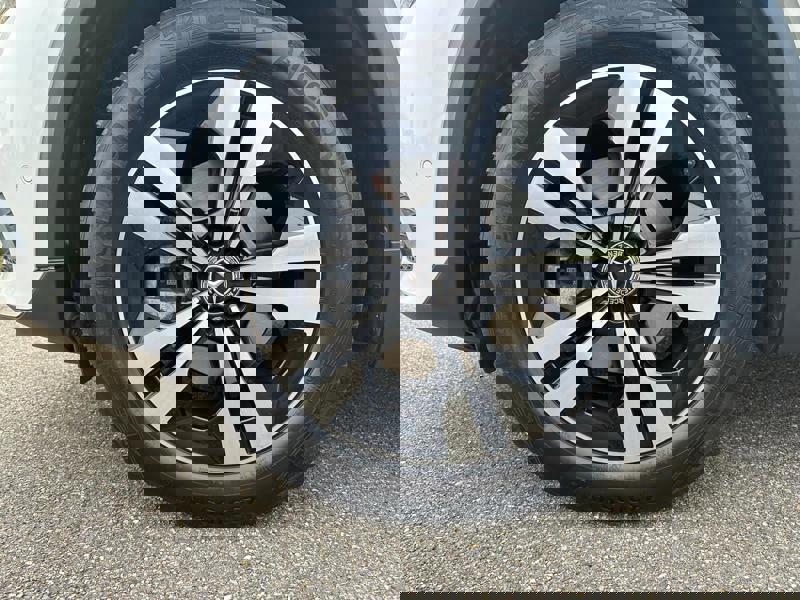 Image Mercedes-Benz GLA 200D PROGRESSIVE LINE 150 CV BVA8 ECLAIRAGE D'AMBIANCE   APPLE CARPLAY PACK SPORT BLACK   CAMERA DE RECUL 