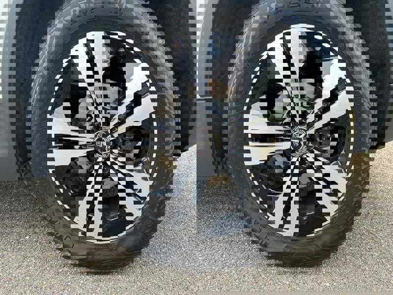 Image Mercedes-Benz GLA 200D PROGRESSIVE LINE 150 CV BVA8 ECLAIRAGE D'AMBIANCE   APPLE CARPLAY PACK SPORT BLACK   CAMERA DE RECUL 