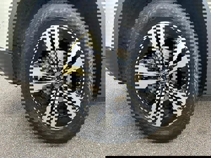 Image Mercedes-Benz GLA 200D PROGRESSIVE LINE 150 CV BVA8 ECLAIRAGE D'AMBIANCE   APPLE CARPLAY PACK SPORT BLACK   CAMERA DE RECUL 