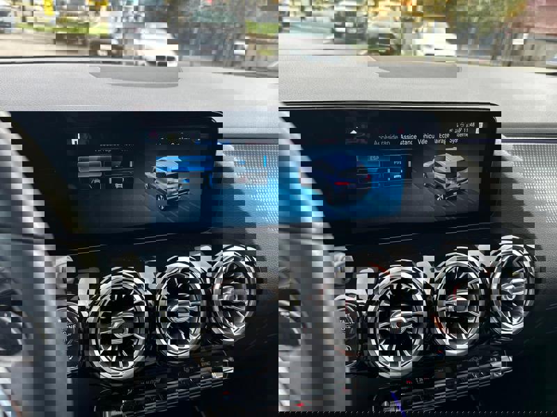 Image Mercedes-Benz GLA 200D PROGRESSIVE LINE 150 CV BVA8 ECLAIRAGE D'AMBIANCE   APPLE CARPLAY PACK SPORT BLACK   CAMERA DE RECUL 