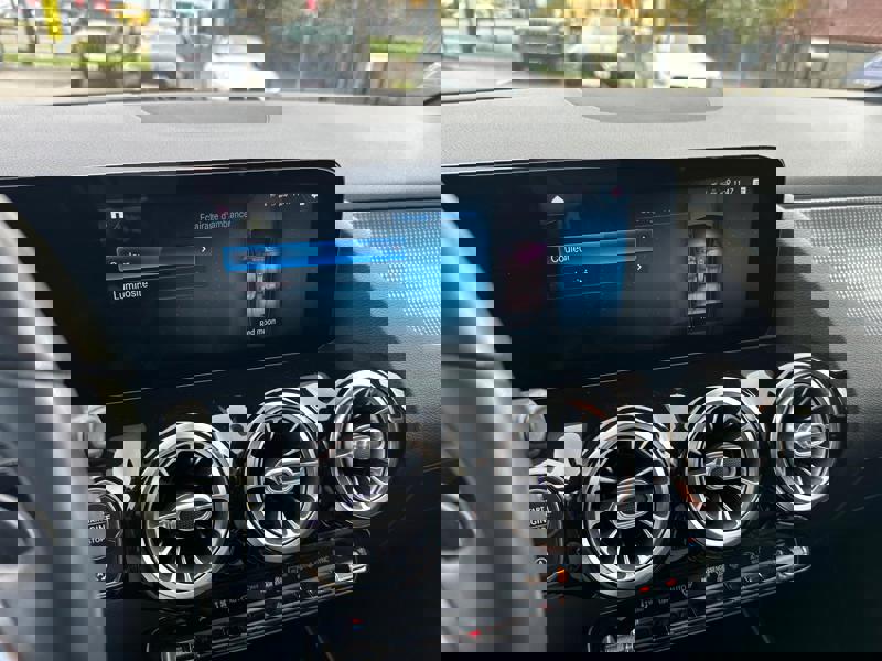 Image Mercedes-Benz GLA 200D PROGRESSIVE LINE 150 CV BVA8 ECLAIRAGE D'AMBIANCE   APPLE CARPLAY PACK SPORT BLACK   CAMERA DE RECUL 