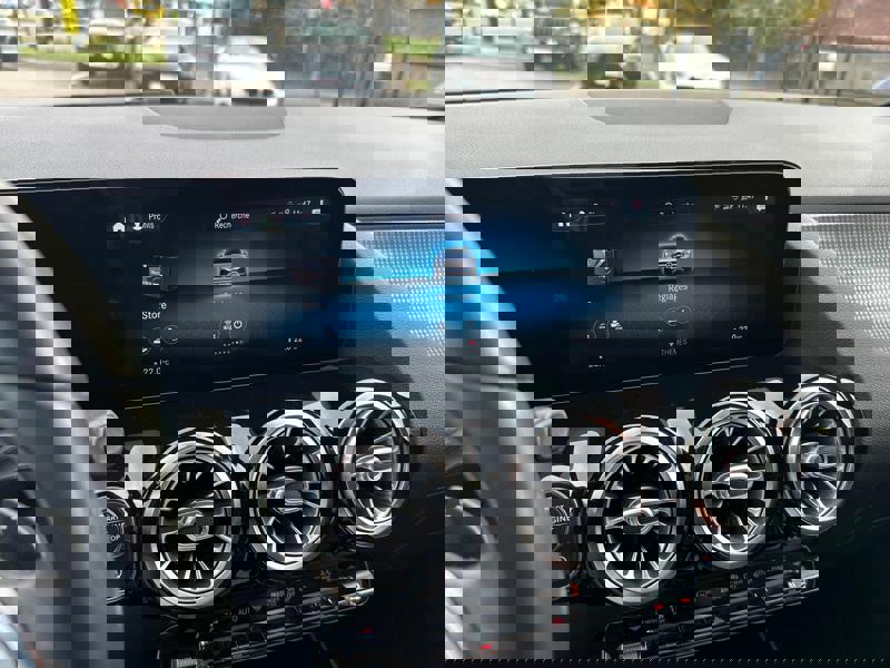 Image Mercedes-Benz GLA 200D PROGRESSIVE LINE 150 CV BVA8 ECLAIRAGE D'AMBIANCE   APPLE CARPLAY PACK SPORT BLACK   CAMERA DE RECUL 