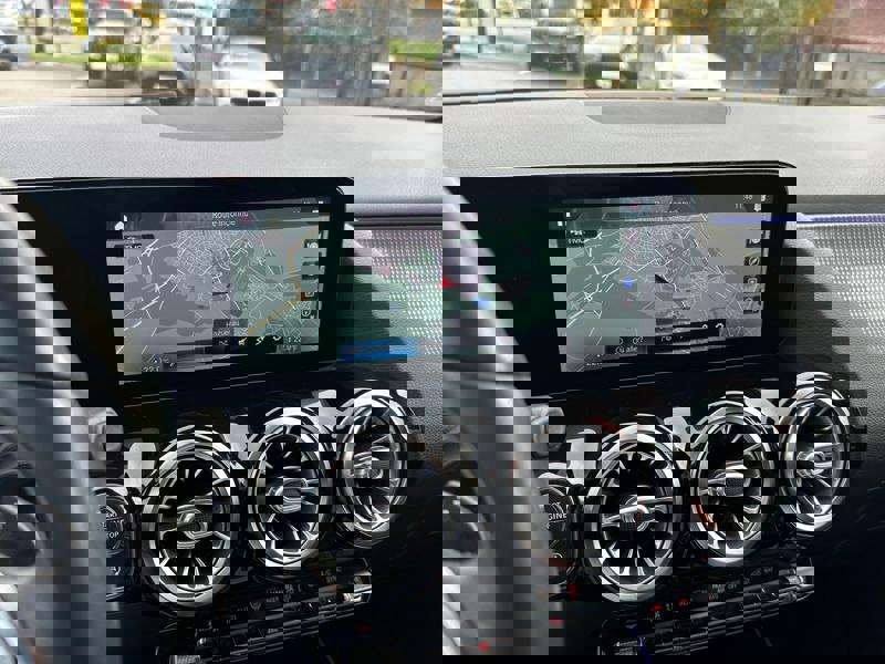 Image Mercedes-Benz GLA 200D PROGRESSIVE LINE 150 CV BVA8 ECLAIRAGE D'AMBIANCE   APPLE CARPLAY PACK SPORT BLACK   CAMERA DE RECUL 