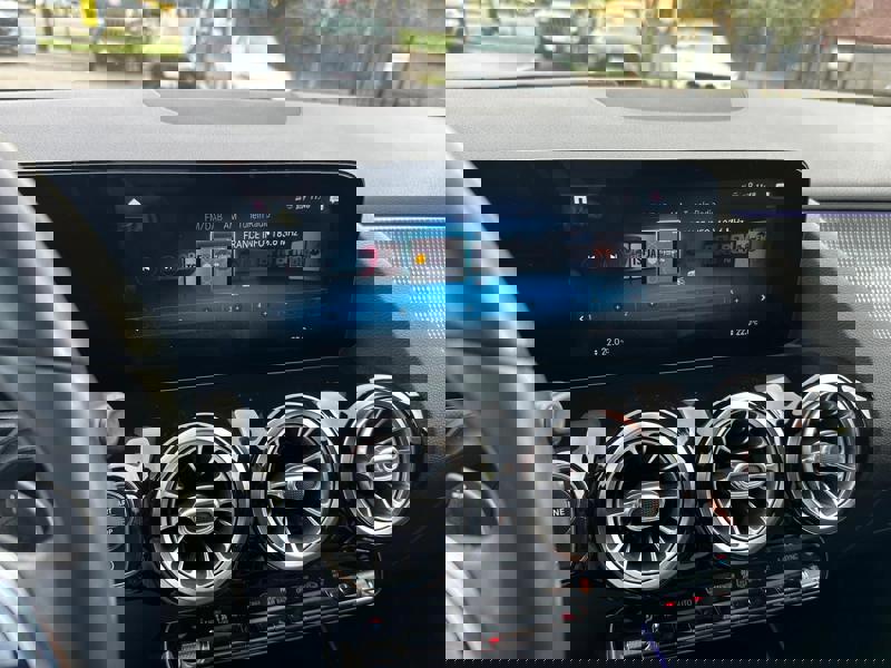 Image Mercedes-Benz GLA 200D PROGRESSIVE LINE 150 CV BVA8 ECLAIRAGE D'AMBIANCE   APPLE CARPLAY PACK SPORT BLACK   CAMERA DE RECUL 