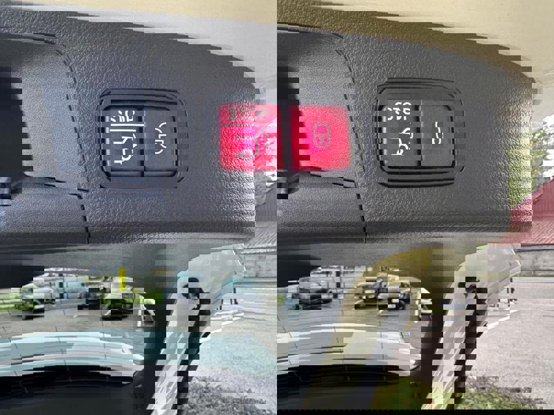 Image Mercedes-Benz GLA 200D PROGRESSIVE LINE 150 CV BVA8 ECLAIRAGE D'AMBIANCE   APPLE CARPLAY PACK SPORT BLACK   CAMERA DE RECUL 