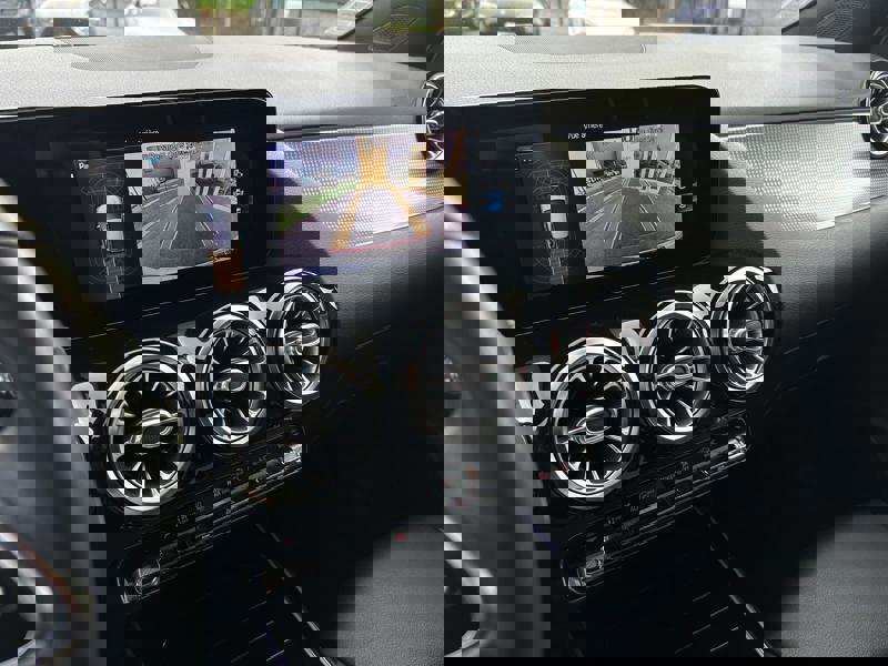 Image Mercedes-Benz GLA 200D PROGRESSIVE LINE 150 CV BVA8 ECLAIRAGE D'AMBIANCE   APPLE CARPLAY PACK SPORT BLACK   CAMERA DE RECUL 