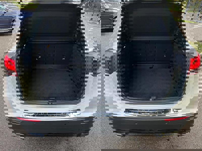 Image Mercedes-Benz GLA 200D PROGRESSIVE LINE 150 CV BVA8 ECLAIRAGE D'AMBIANCE   APPLE CARPLAY PACK SPORT BLACK   CAMERA DE RECUL 