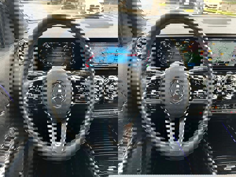 Image Mercedes-Benz GLA 200D PROGRESSIVE LINE 150 CV BVA8 ECLAIRAGE D'AMBIANCE   APPLE CARPLAY PACK SPORT BLACK   CAMERA DE RECUL 