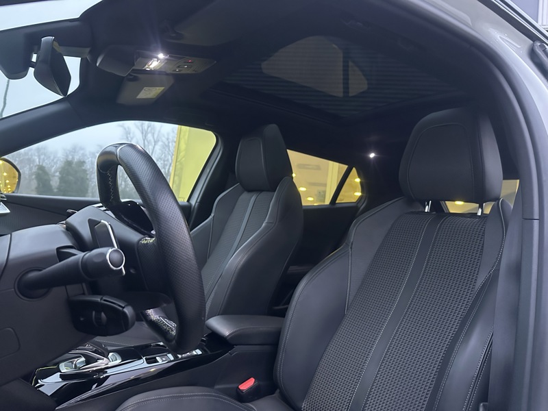 Image Peugeot 2008 GT 1.2  131CH  EAT8 PACK DRIVE ASSIST + TOIT PANORAMIQUE