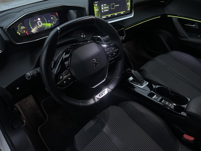 Image Peugeot 2008 GT 1.2  131CH  EAT8 PACK DRIVE ASSIST + TOIT PANORAMIQUE