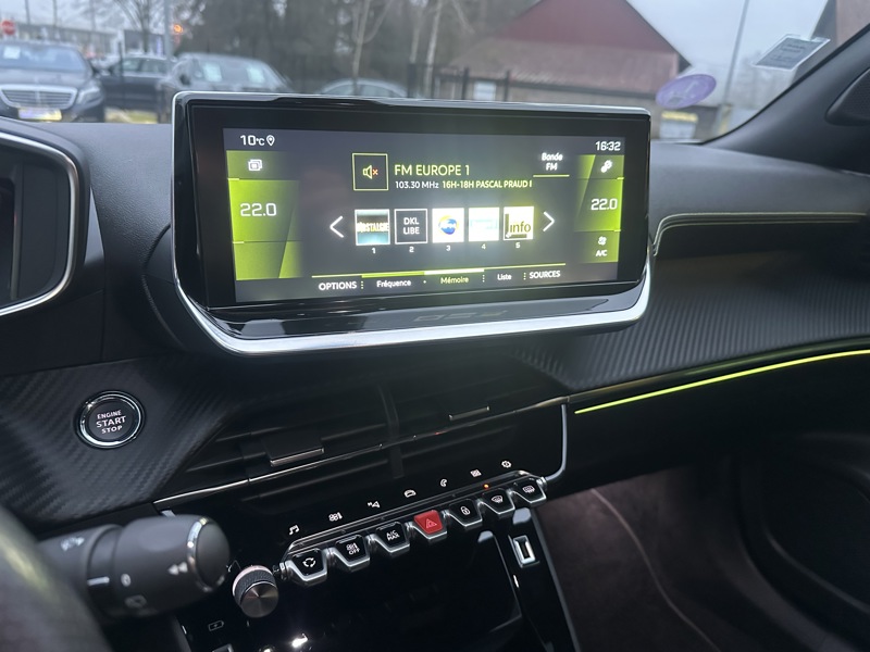 Image Peugeot 2008 GT 1.2  131CH  EAT8 PACK DRIVE ASSIST + TOIT PANORAMIQUE