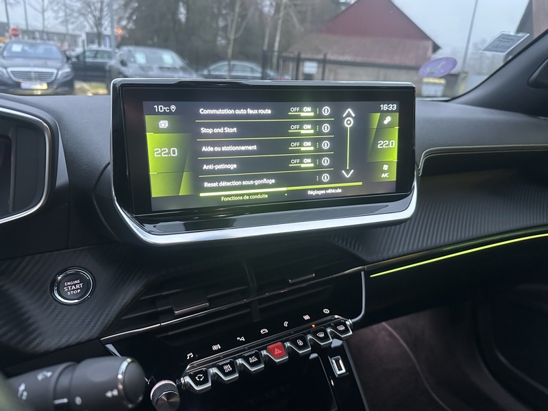 Image Peugeot 2008 GT 1.2  131CH  EAT8 PACK DRIVE ASSIST + TOIT PANORAMIQUE