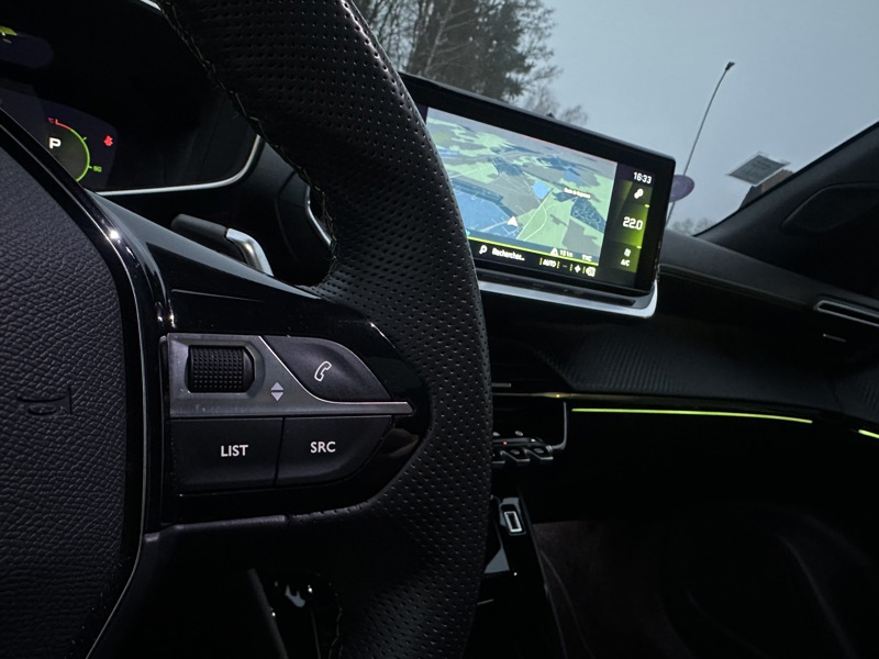 Image Peugeot 2008 GT 1.2  131CH  EAT8 PACK DRIVE ASSIST + TOIT PANORAMIQUE