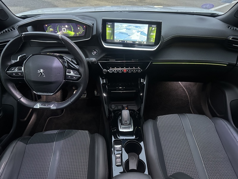 Image Peugeot 2008 GT 1.2  131CH  EAT8 PACK DRIVE ASSIST + TOIT PANORAMIQUE