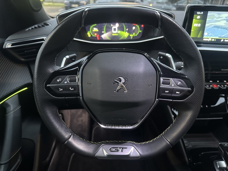 Image Peugeot 2008 GT 1.2  131CH  EAT8 PACK DRIVE ASSIST + TOIT PANORAMIQUE