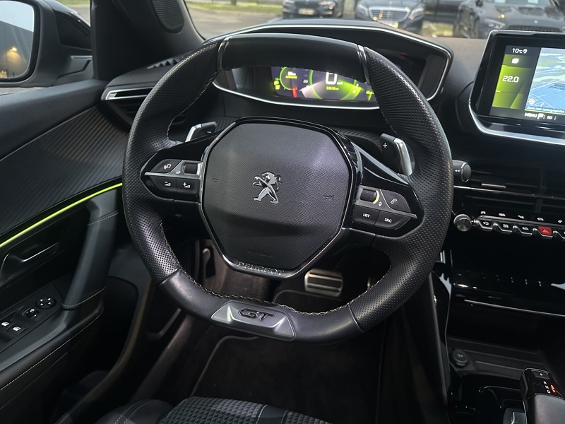Image Peugeot 2008 GT 1.2  131CH  EAT8 PACK DRIVE ASSIST + TOIT PANORAMIQUE