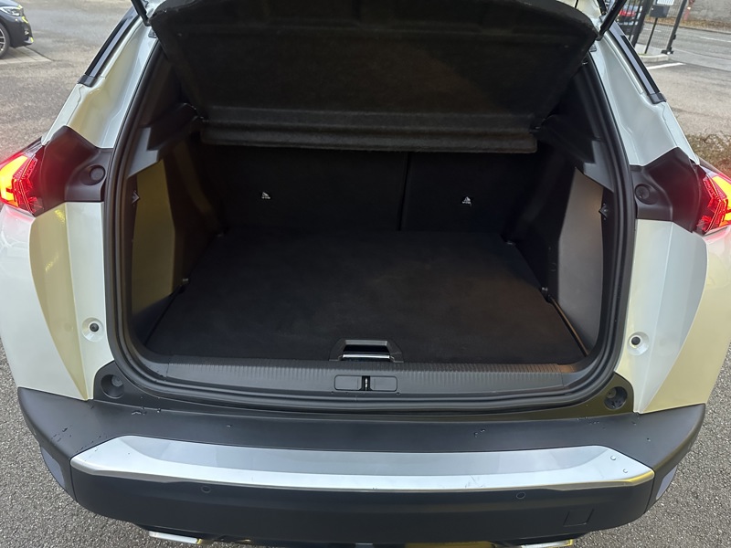 Image Peugeot 2008 GT 1.2  131CH  EAT8 PACK DRIVE ASSIST + TOIT PANORAMIQUE