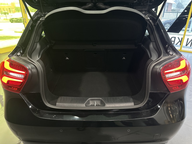 Image Mercedes-Benz CLASSE A 180 d Sensation 7G-DCT CAMERA   RADAR AV AR SUIVI SAV MERCEDES COMPLET