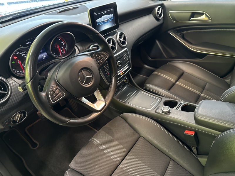 Image Mercedes-Benz CLASSE A 180 d Sensation 7G-DCT CAMERA   RADAR AV AR SUIVI SAV MERCEDES COMPLET