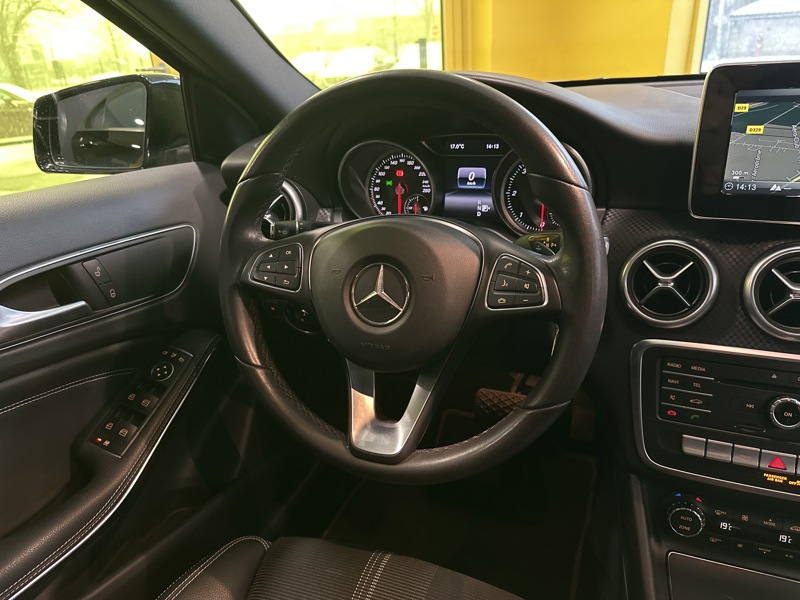 Image Mercedes-Benz CLASSE A 180 d Sensation 7G-DCT CAMERA   RADAR AV AR SUIVI SAV MERCEDES COMPLET