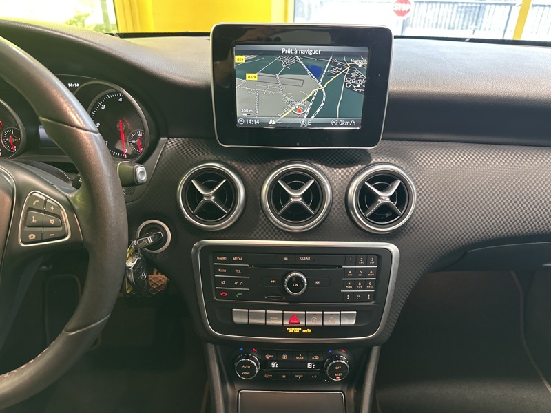 Image Mercedes-Benz CLASSE A 180 d Sensation 7G-DCT CAMERA   RADAR AV AR SUIVI SAV MERCEDES COMPLET