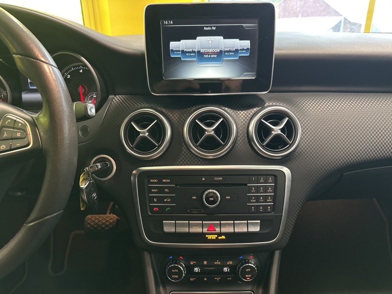 Image Mercedes-Benz CLASSE A 180 d Sensation 7G-DCT CAMERA   RADAR AV AR SUIVI SAV MERCEDES COMPLET