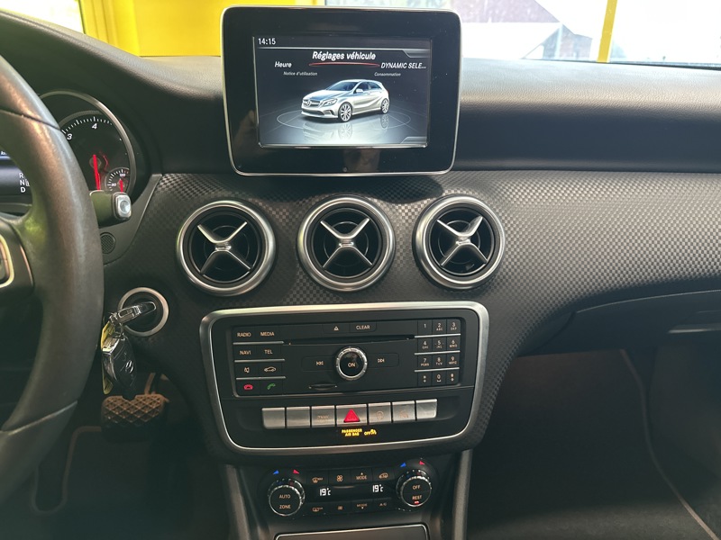 Image Mercedes-Benz CLASSE A 180 d Sensation 7G-DCT CAMERA   RADAR AV AR SUIVI SAV MERCEDES COMPLET