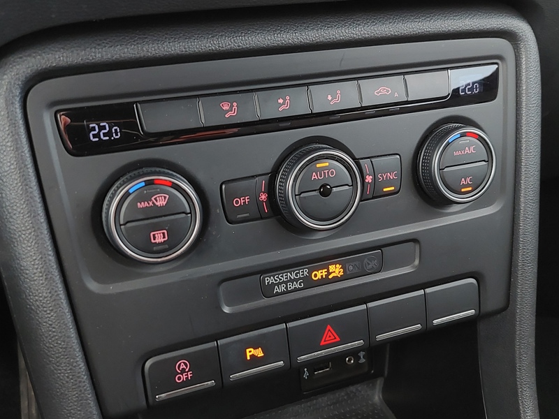 Image Volkswagen COCCINELLE CABRIOLET Vintage 1.2 105 GPS Bluetooth Radars AV/AR Régul Clim auto Gtie 1 an