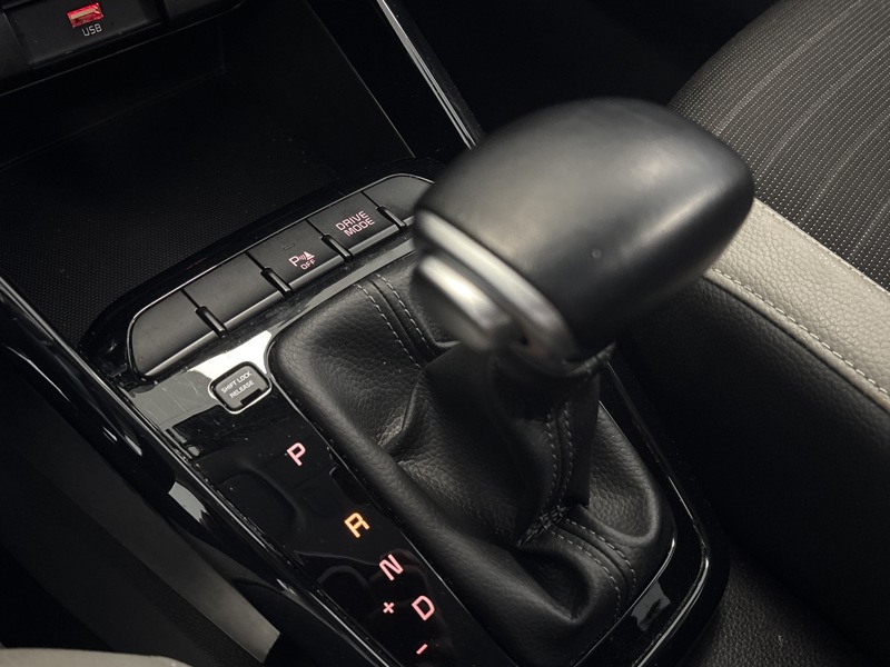 Image Kia STONIC 1.0 T-GDI 120 DCT Launch Edition GPS Caméra Carplay Régul Clim auto  Gtie 1 an 